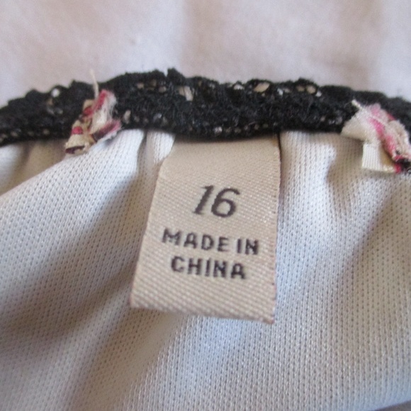 Black Lacy Formal Dress with Padding - Picture 6 of 7